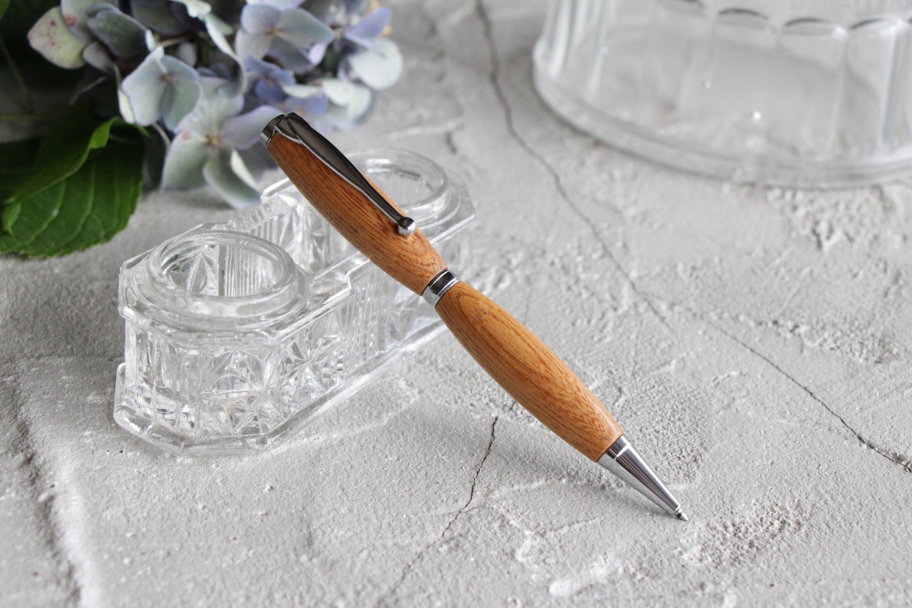 「日本を代表する広葉樹の銘木 欅/ケヤキ・Luna」銘木ボールペン Viriditas ジェットストリーム芯        Ω