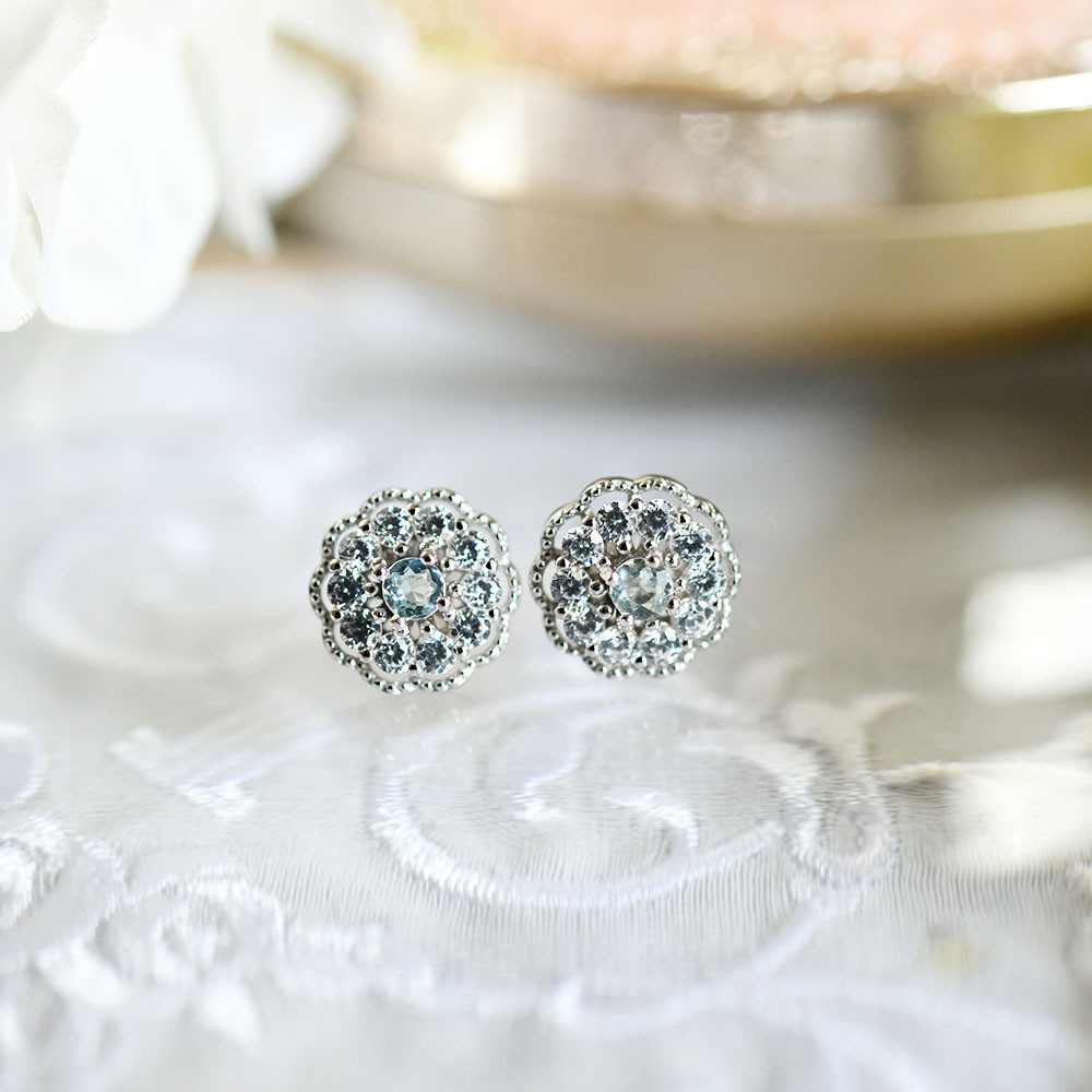 幸福に導く アクアマリンとジルコニアのフラワースタッドピアス