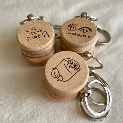 敬老の日　似顔絵　キーホルダー　プレゼント★裏表★4点 送料込】敬老の日 キーホルダー 似顔絵 木製 プレゼント 雑貨・その他