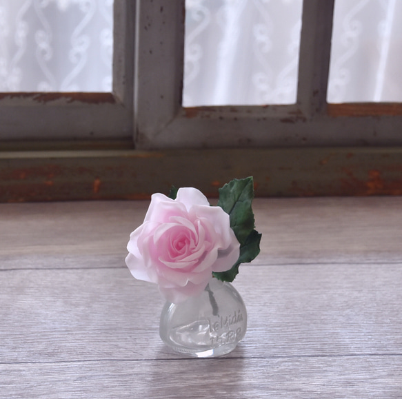 ◆粘土のお花◆　薔薇　一輪（ライトピンク）　フラットボトル・・・B850 9枚目の画像