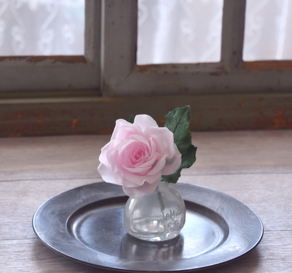 ◆粘土のお花◆　薔薇　一輪（ライトピンク）　フラットボトル・・・B850 7枚目の画像