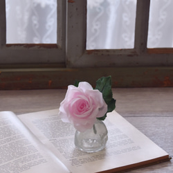 ◆粘土のお花◆　薔薇　一輪（ライトピンク）　フラットボトル・・・B850 8枚目の画像