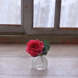 ◆粘土のお花◆　薔薇　一輪（赤）　フラットボトル・・・B851 8枚目の画像