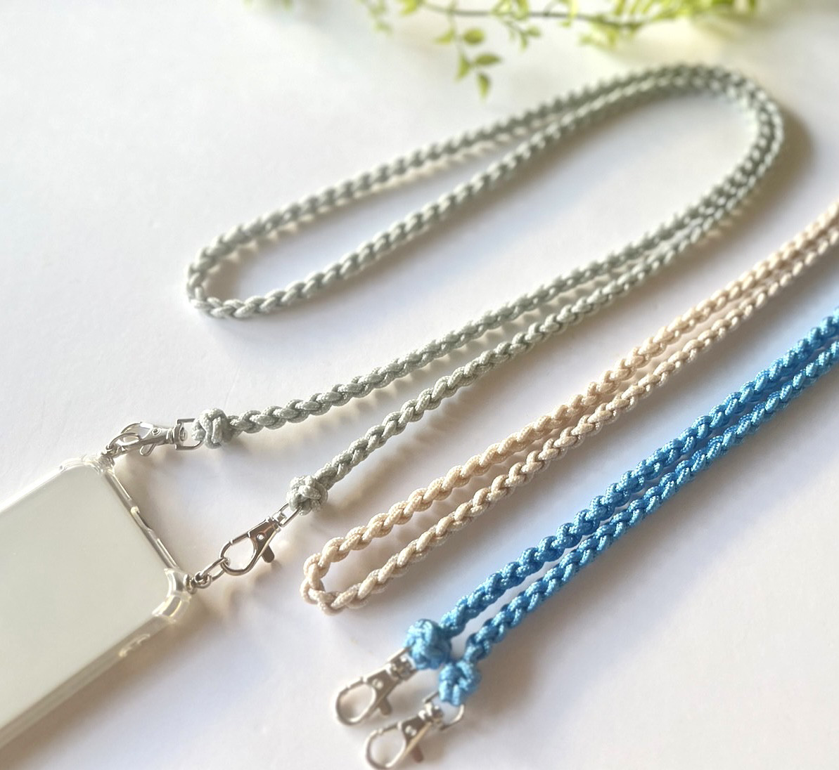 mami♪・*:.ღパラコードスマホストラップ