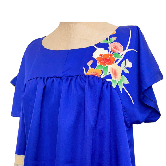 鮮やかブルーの"ゆったりギャザーワンピ" 着物リメイク ワンピース コンサート 衣装 雅楽 演奏会 青 (N581) 4枚目の画像