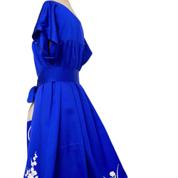 鮮やかブルーの"ゆったりギャザーワンピ" 着物リメイク ワンピース コンサート 衣装 雅楽 演奏会 青 (N581) 3枚目の画像