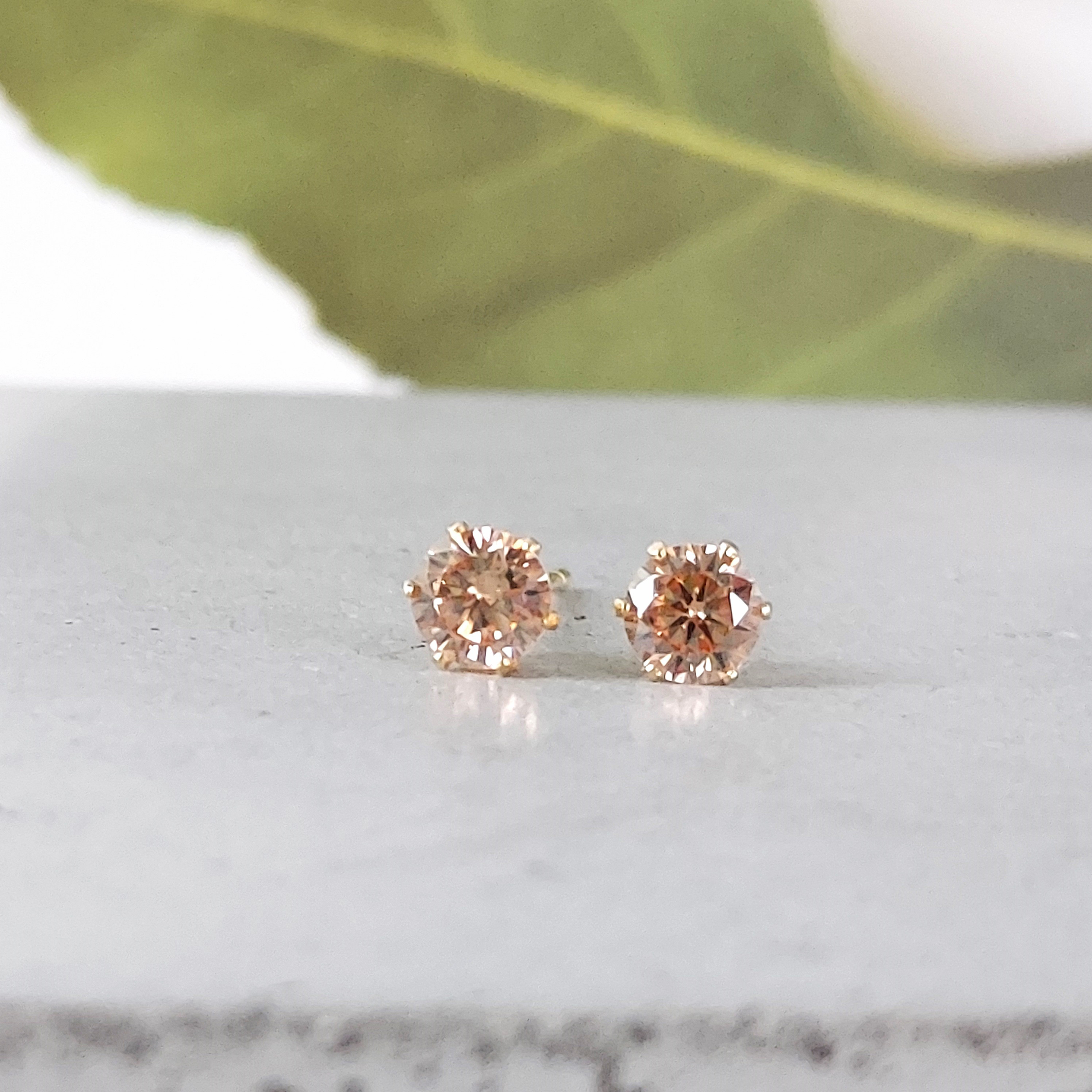 キュービックジルコニア シャンパンカラー スターカット 8mm 著しく