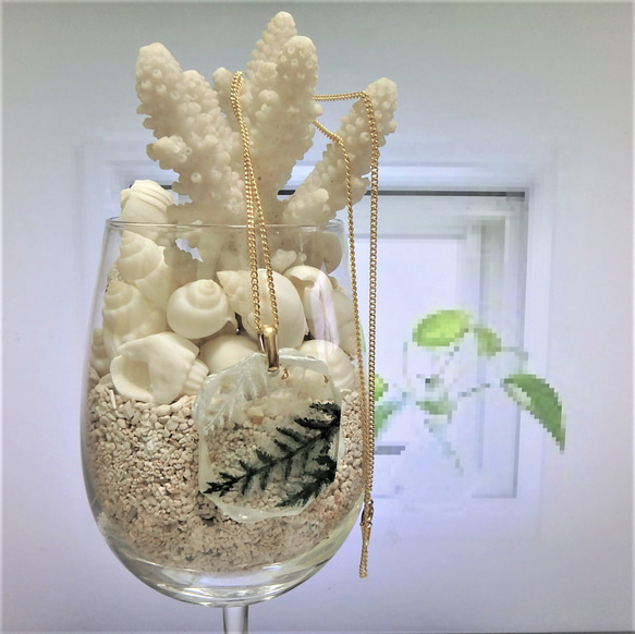 【透明感－シダー】GLASS白灰釉ペンダント　アクセサリー　野の花　一点物 5枚目の画像