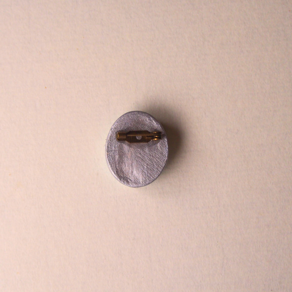 粘土・陶土（土類）.石塑粘土.可愛いブローチ手作り作品販売のヤスコのブローチ『うすいブルーにバラ2輪』のご紹介です 4枚目の画像