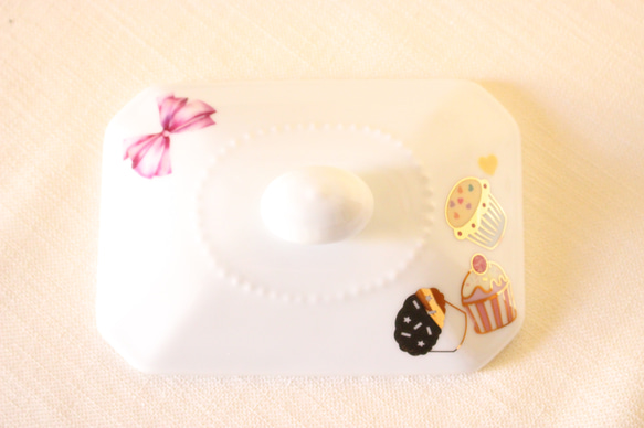 【受注制作】カップケーキ☆キラキラミニミニカップケーキの小物入れ・コフレＢＯＸ。お菓子入れなど「ポーセラーツ」 6枚目の画像