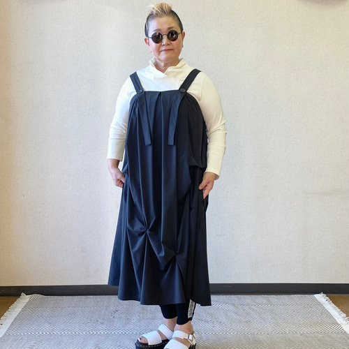 ARMEN ヘリンボーンリネン エプロンワンピース ジャンパースカート　ブラック ARMEN ヘリンボーンリネン エプロンワンピース ジャンパー