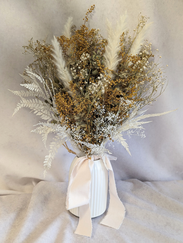花瓶付きだからすぐに飾れる！アンティークミモザとかすみ草のドライフラワーアレンジメント　２WAY　インテリア 1枚目の画像