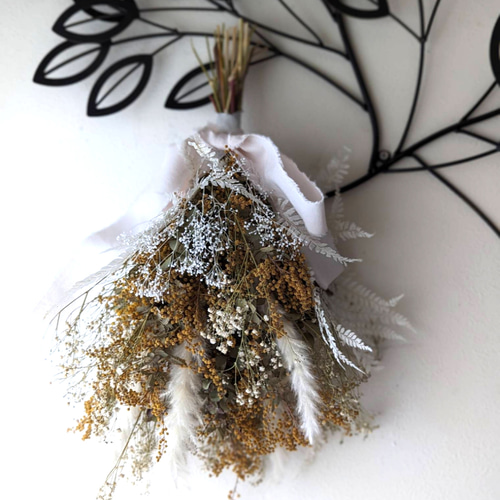 花瓶付きだからすぐに飾れる！アンティークミモザとかすみ草のドライ