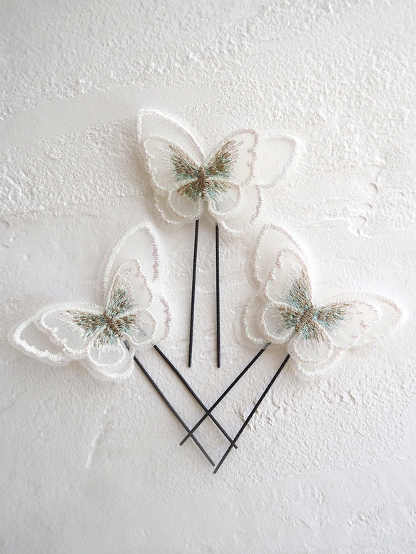 【結婚式・お呼ばれに】ブライダルヘアアクセサリー　蝶のヘアピン３本セット  蝶々　ブライダルアクセサリー 1枚目の画像
