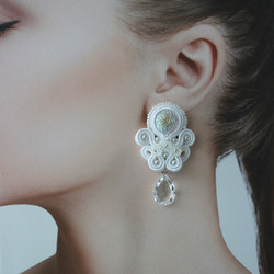 【僅限一件】索飾耳環或耳環【捷克玻璃紐扣白色】 第1張的照片