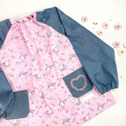 送料無料◆120cm 多機能園児スモック　ペガサスとリボン柄　（ピンク）　女の子　ユニコーン　刺繍　ゆめかわ　ペガサス 1枚目の画像