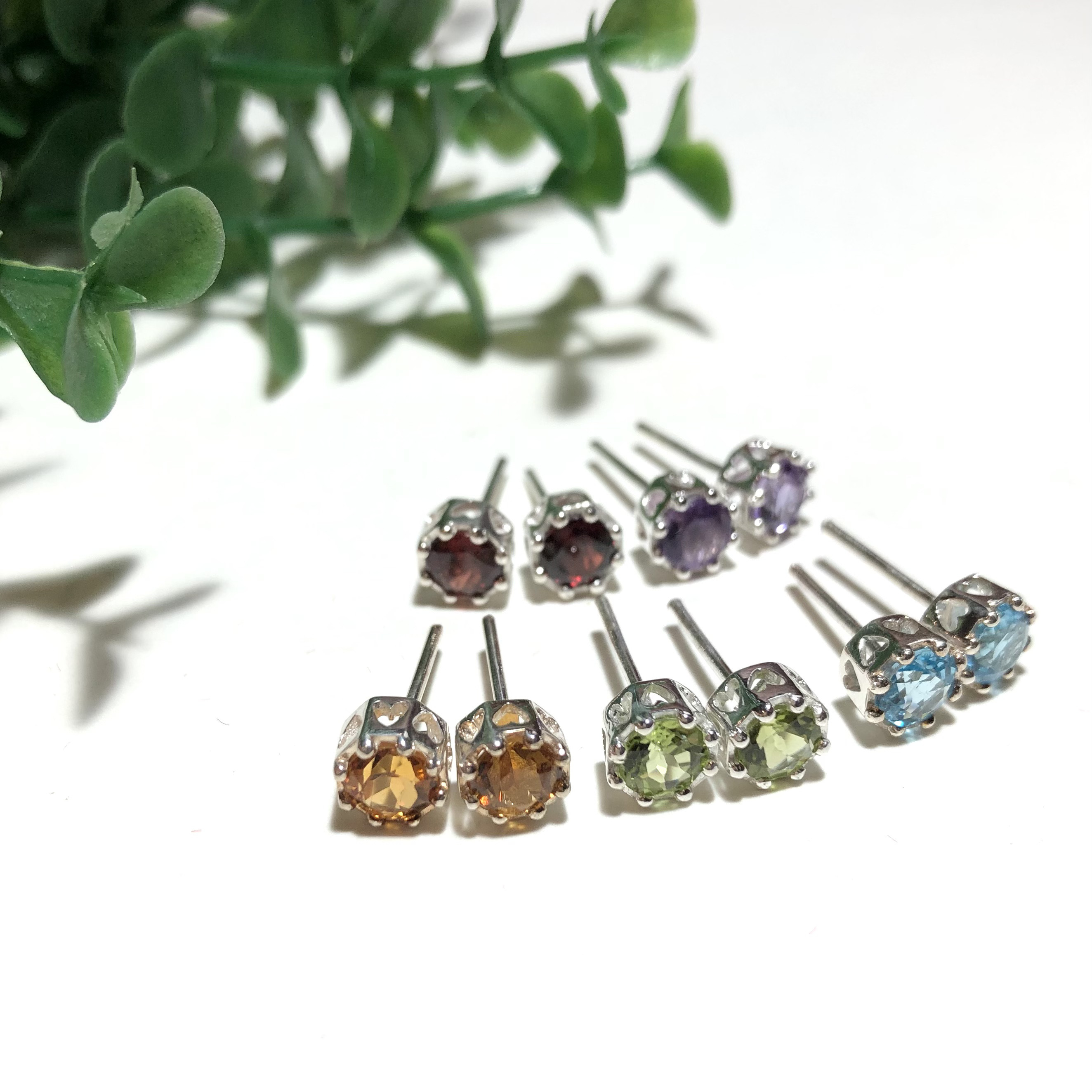 純銀製＊天然石粒ピアス 5mm 1月誕生石ガーネット 他シトリン アメジスト