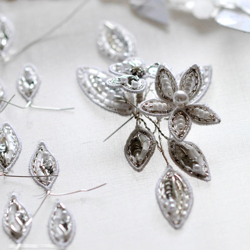 月桂樹 立体的なリーフ刺繍のヘッドピース ヘッドドレス（ウェディング