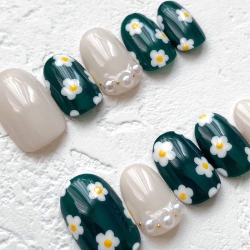 ネイルチップ〔 mikke. 〕/ 緑 花柄 ポップ ネイルチップ（つけ爪