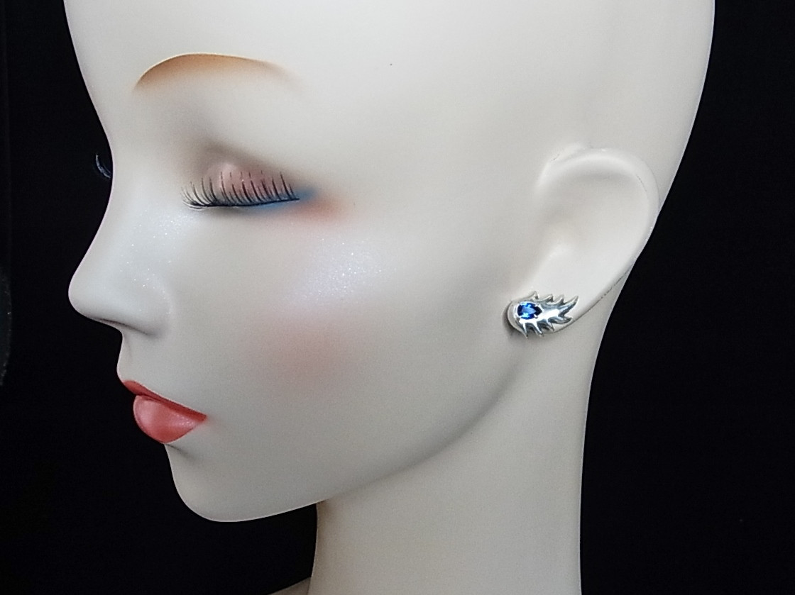 ブルーバードピアスL　シルバー925と合成ブルーサファイアのピアス。全4サイズです。