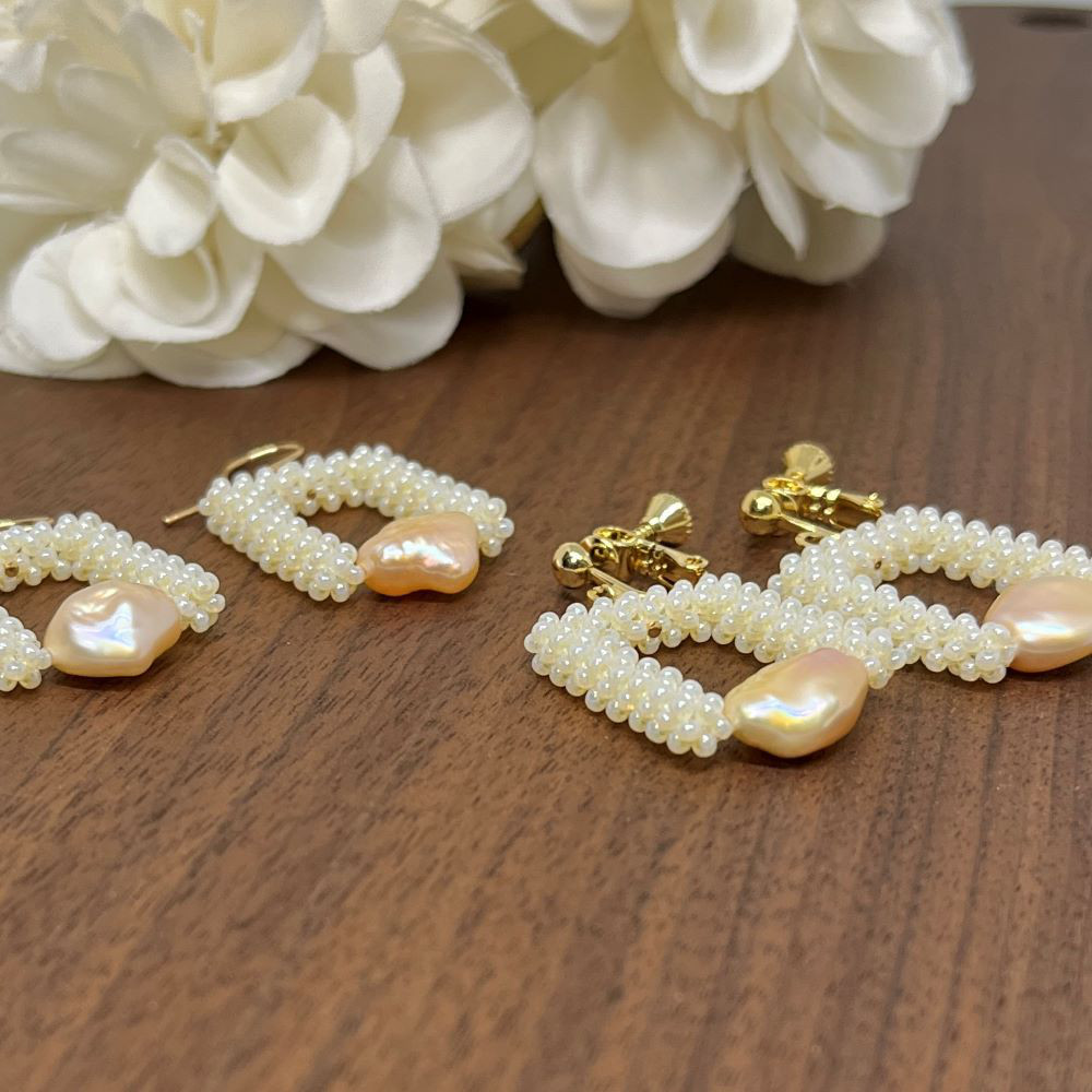 グラスビーズとケシパールのスクエア　ピアス＆イヤリング