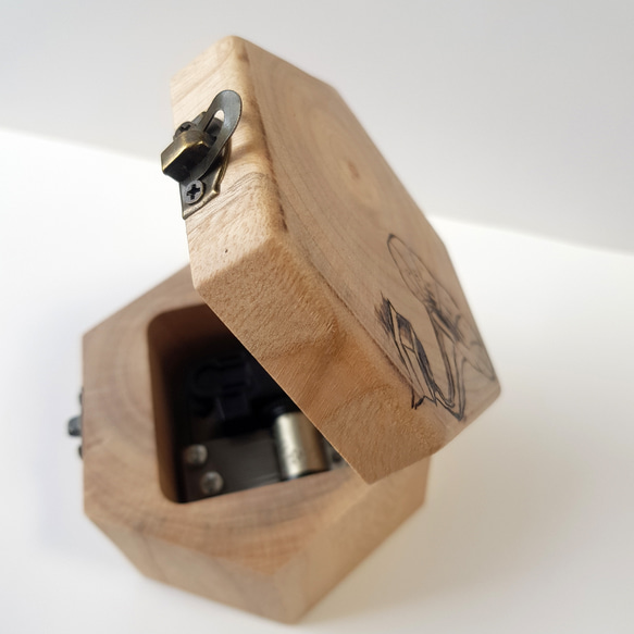 オリジナル木製クスノキ六角形オルゴール蓄音機音楽トラックマッチング-となりのトトロ手作り彫刻可能 8枚目の画像