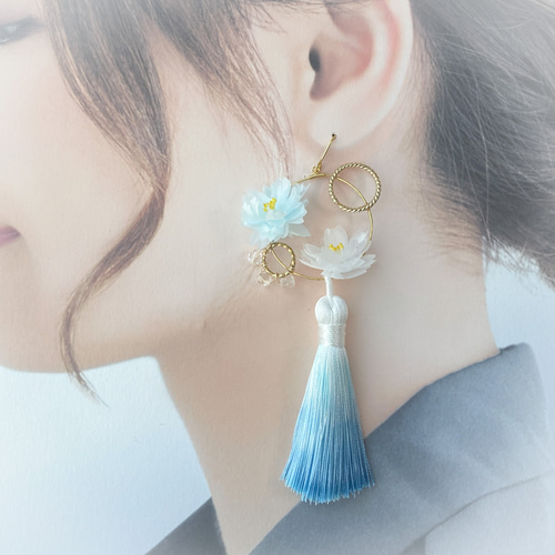 睡蓮とグラデーションタッセルピアス/イヤリング(樹脂、チタン 