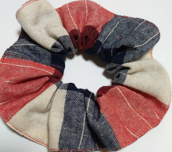 ハンドメイド　シュシュ　赤×紺色　チェック　レギュラーサイズ　2枚セット 3枚目の画像