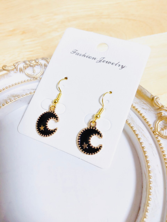 122 ブラック✖︎ゴールドの大人可愛い ハンドメイド ピアスor