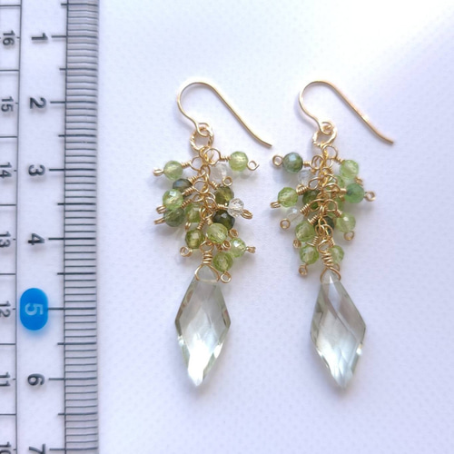 天然石 14kgf グリーンアメジストと小粒天然石のピアス/イヤリング