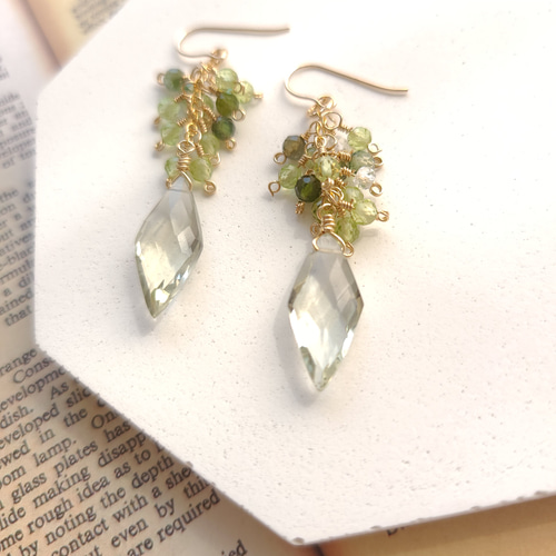 天然石 14kgf グリーンアメジストと小粒天然石のピアス/イヤリング