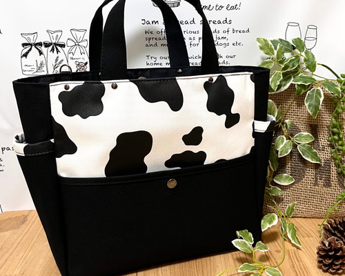 【ユリイカ】サイドポケット付きトートバッグL 帆布　黒×ドット柄 Mサイズ ⭐︎チューリップ型 ○黒帆布 モーモー牛柄 トート