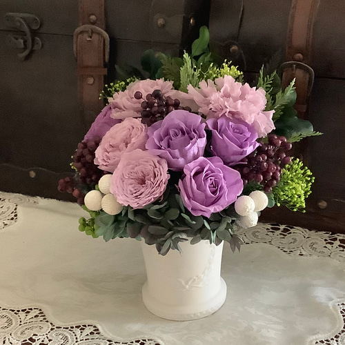 【専用です】紫系薔薇のフリル壁掛け兼置き型クレイフラワーアレンジ✨ハンドメイド 専用です】紫系薔薇のフリル壁掛け兼置き型クレイフラワー