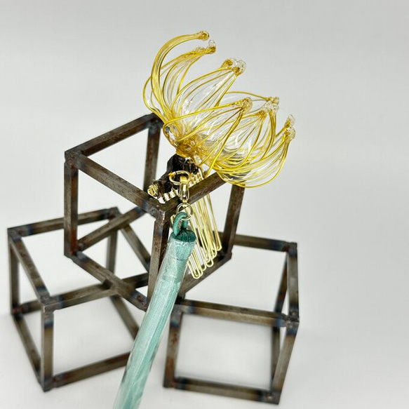 睡蓮-透明-クシ型かんざし- 3枚目の画像