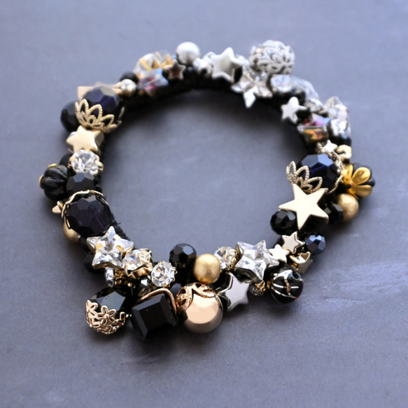 超早割クリスマス✨漆黒の夜空に煌めく金銀色の星々…ビジュー シュシュ＊ブレスレット 6枚目の画像