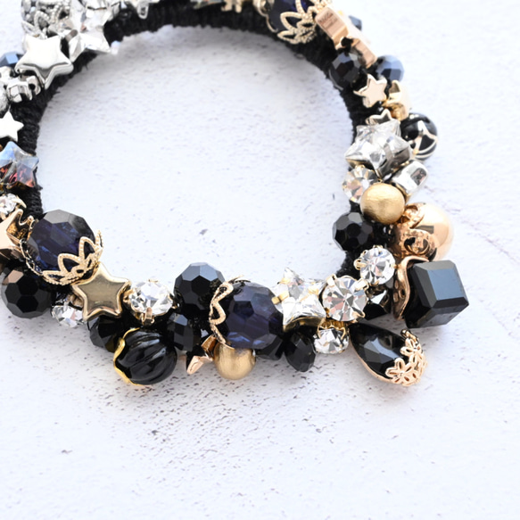 超早割クリスマス✨漆黒の夜空に煌めく金銀色の星々…ビジュー シュシュ＊ブレスレット 7枚目の画像