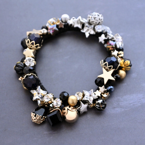 超早割クリスマス✨漆黒の夜空に煌めく金銀色の星々…ビジュー シュシュ＊ブレスレット 14枚目の画像