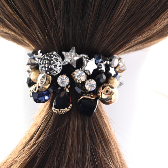 超早割クリスマス✨漆黒の夜空に煌めく金銀色の星々…ビジュー シュシュ＊ブレスレット 2枚目の画像