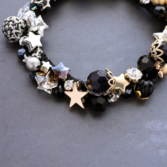 超早割クリスマス✨漆黒の夜空に煌めく金銀色の星々…ビジュー シュシュ＊ブレスレット 12枚目の画像