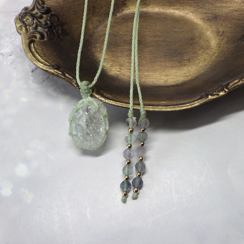 クラック水晶の透かし編みマクラメネックレス ネックレス・ペンダント  