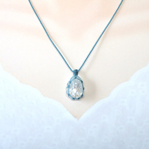 クラック水晶の透かし編みマクラメネックレス ネックレス・ペンダント  