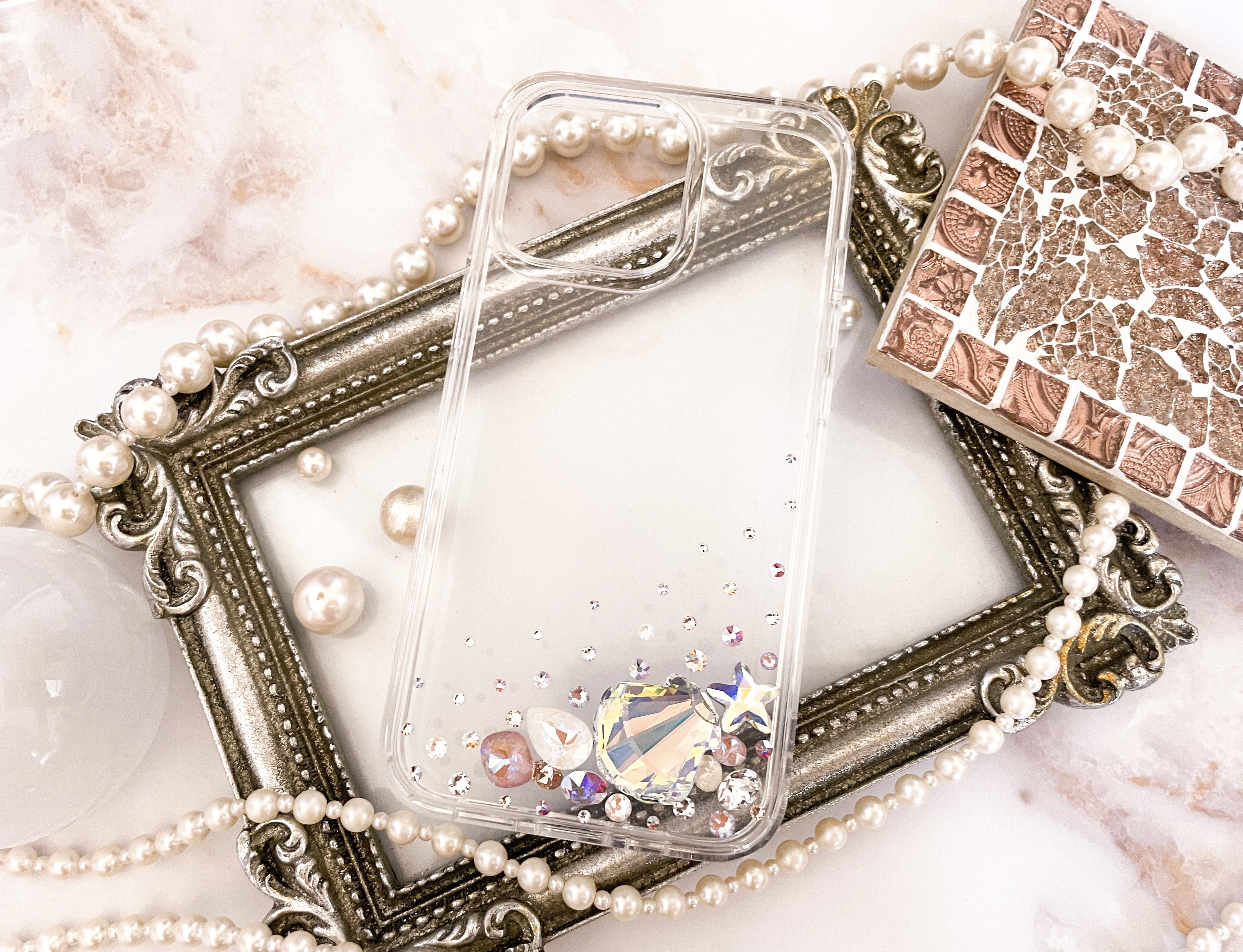 オーロラシェル貝殻ニュアンスくすみピンクビジューiPhone17pro,16,15,14他スワロフスキーデコレーション