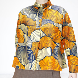 フロントタックシャツ アフリカンプリント  きちんと見えのリラックスシルエット ベージュ系ワントーンコーデに！ 6枚目の画像