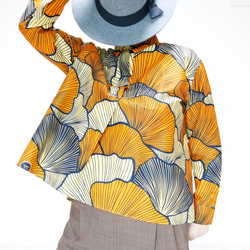 フロントタックシャツ アフリカンプリント  きちんと見えのリラックスシルエット ベージュ系ワントーンコーデに！ 8枚目の画像