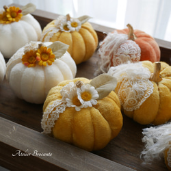 かぼちゃのプチフラワーアレンジ・ミルキーホワイト（ハロウィン・パンプキン・バラ・大人ハロウィン） 6枚目の画像