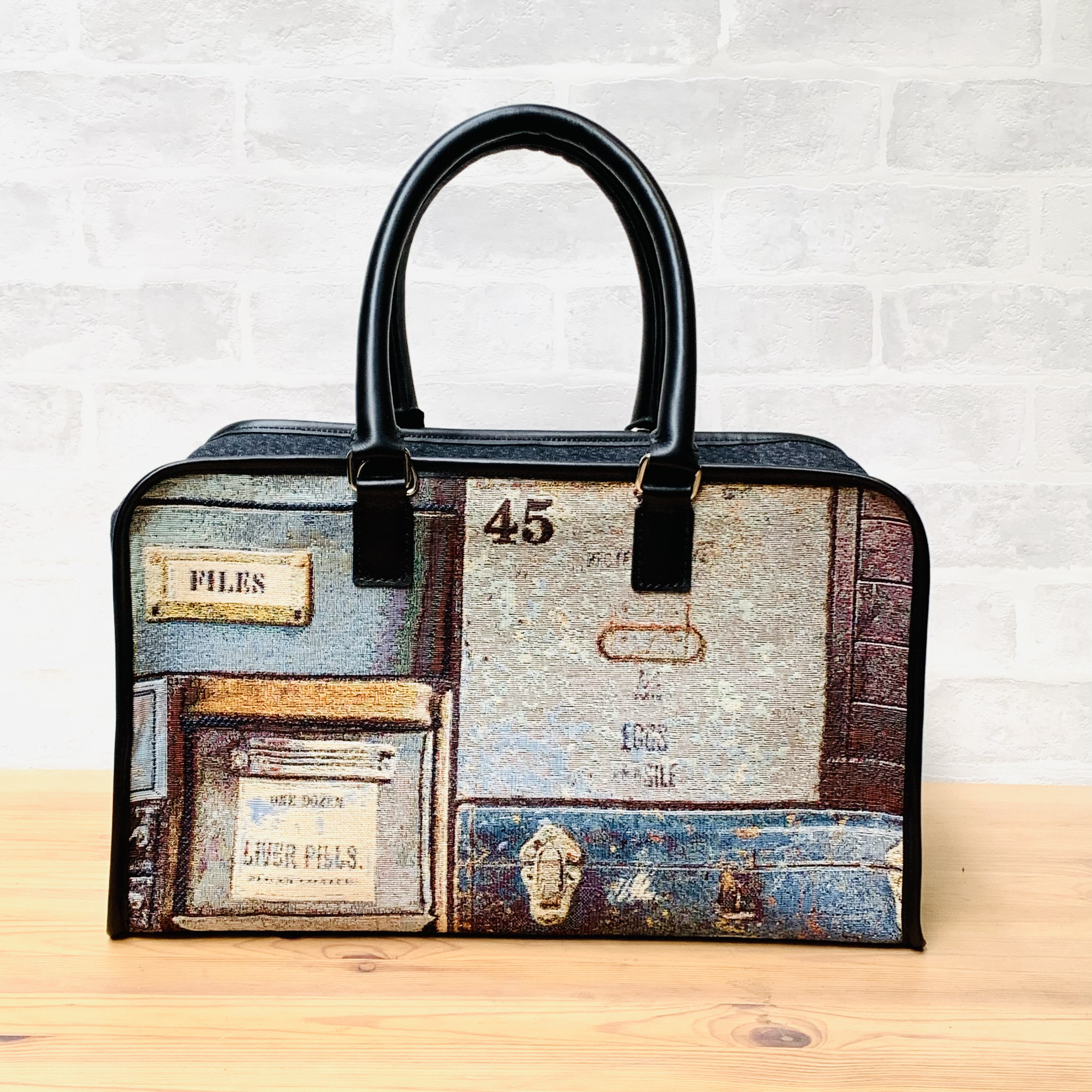 ゴブランボストン・アンティークキャビネット