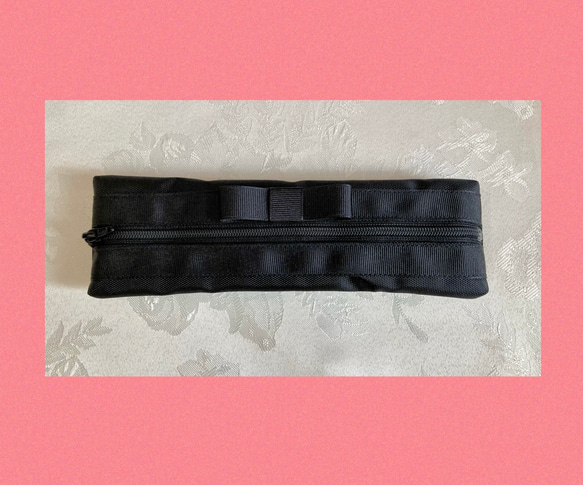 黒いナイロンペンケース