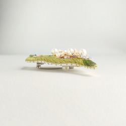 お花スパンコールのメジロの刺繍ブローチ 3枚目の画像