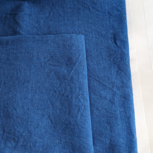 貴重藍染の綿麻刺繍カムエ
