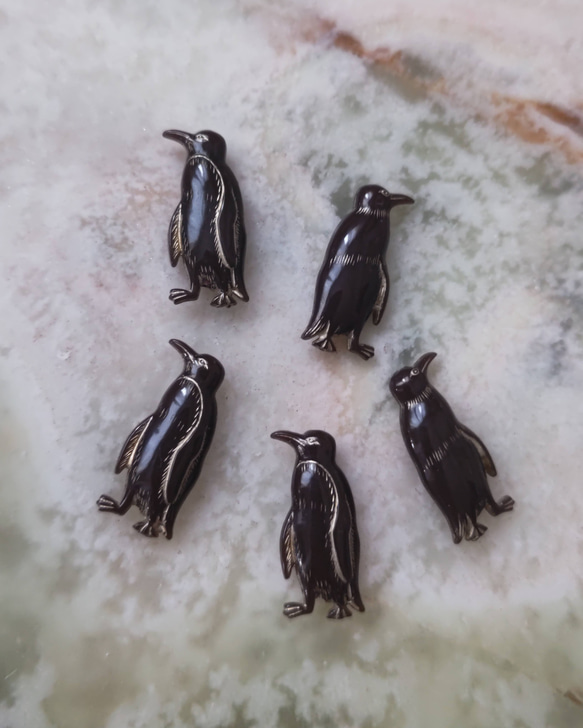デットストック　ドイツ製アクリルビーズ　ペンギン　焦げ茶 5枚目の画像